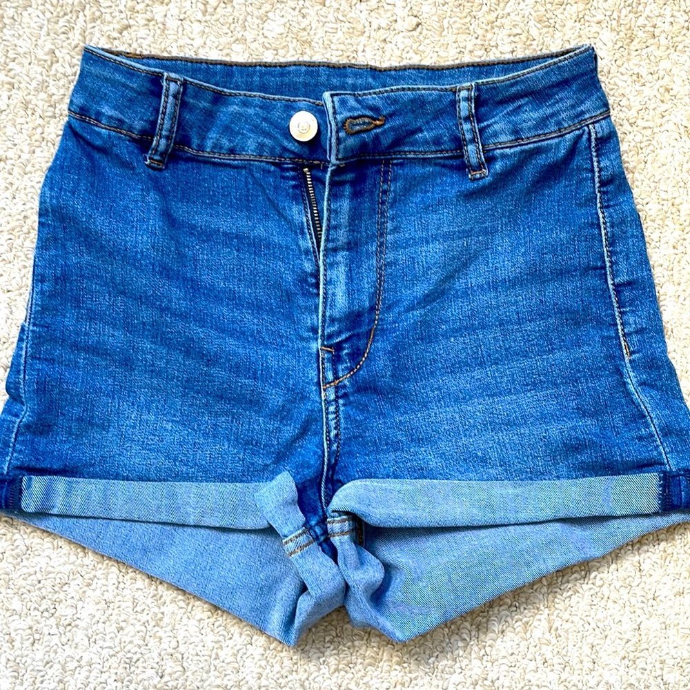 🌟 H&M High Waisted Stretch Denim Shorts - Size 4 - Never Worn